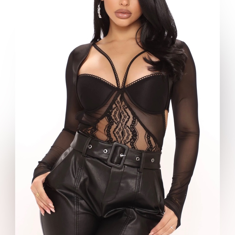 FASHION NOVA MESH/LACE BODYSUIT W/ BUILT IN BRA - BLACK